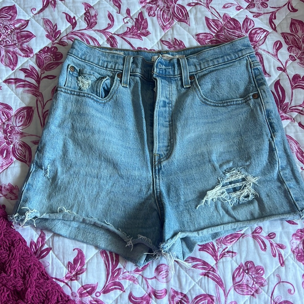 Levi’s Ribcage Light Denim Shorts